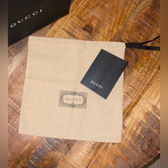 **Authentic** GUCCI      Dust Bag/ Bag/ Card 🤩 - Picture 7 of 8